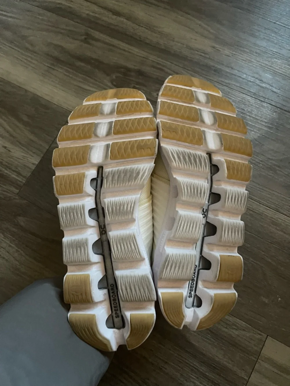 On Running Cream Women's Lightweight Running Sneakers - Picture 4 of 4